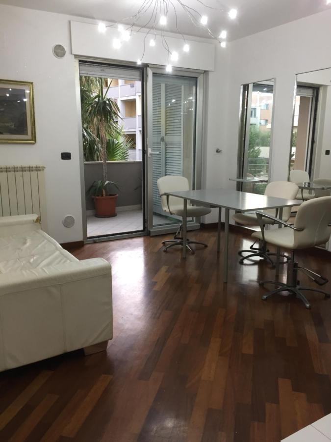 Casa Delle Sorprese Apartment Pescara Exterior foto